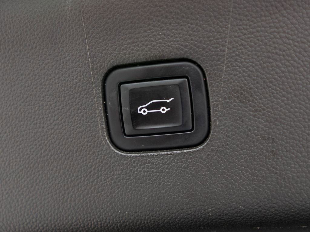 Used 2021 Buick Enclave Essence w/ Sport Touring Edition FWD image 37