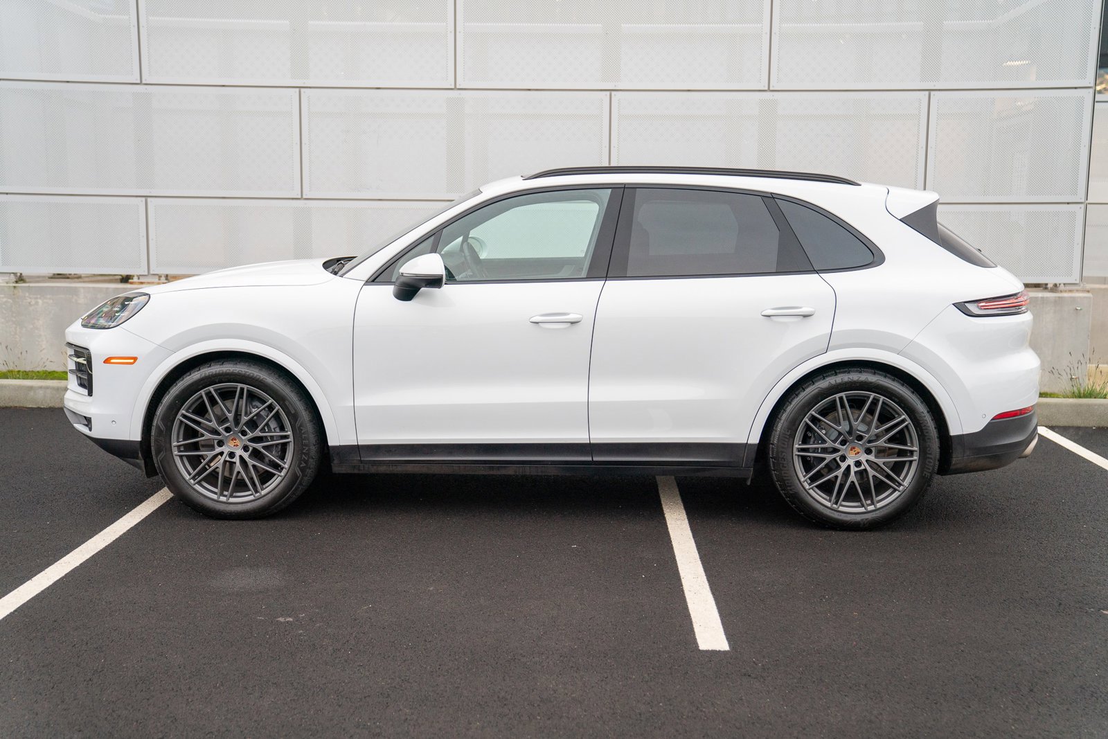 Used 2025 Porsche Cayenne image 2