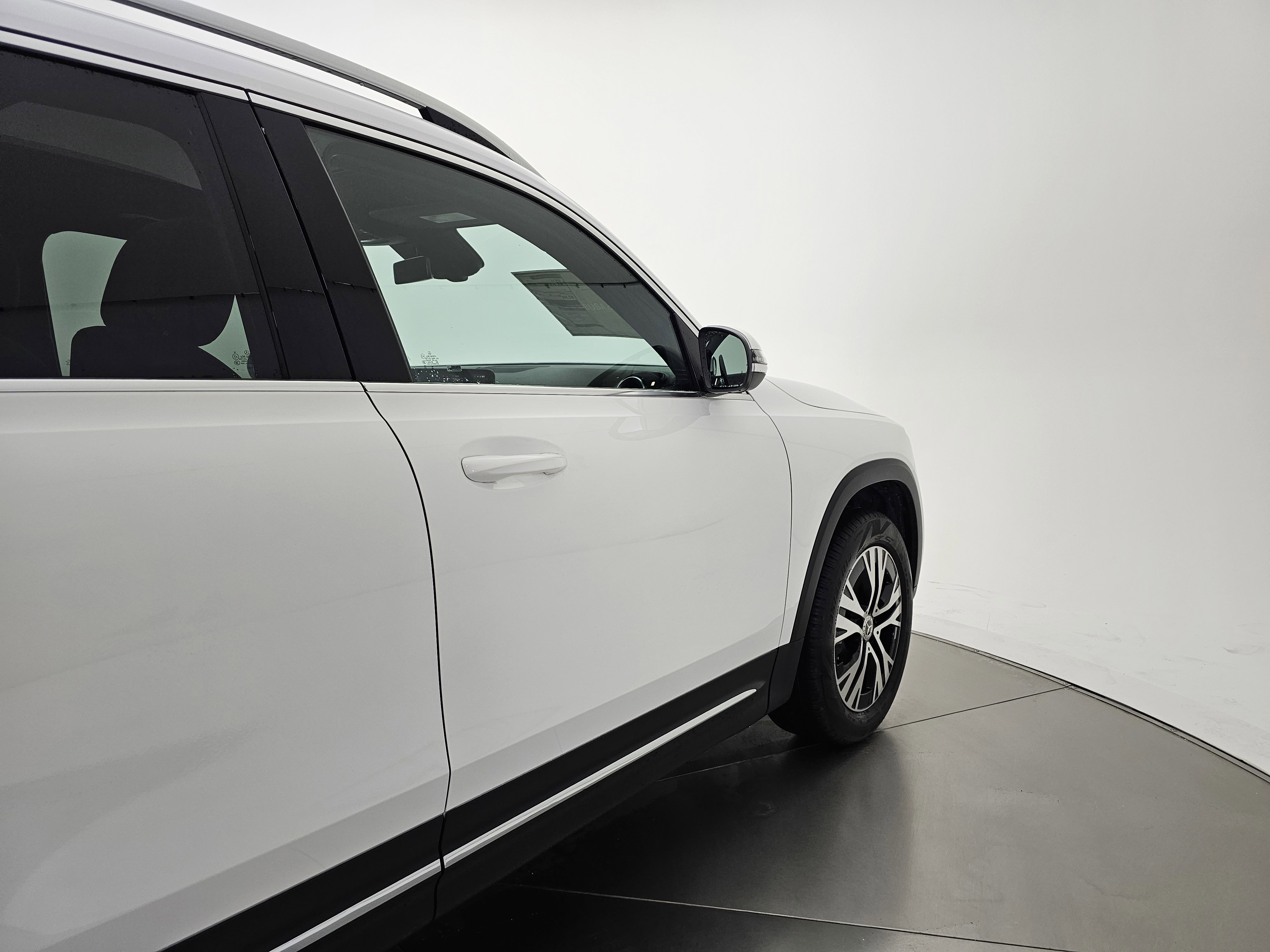 New 2026 Mercedes-Benz GLB 250 4MATIC image 15