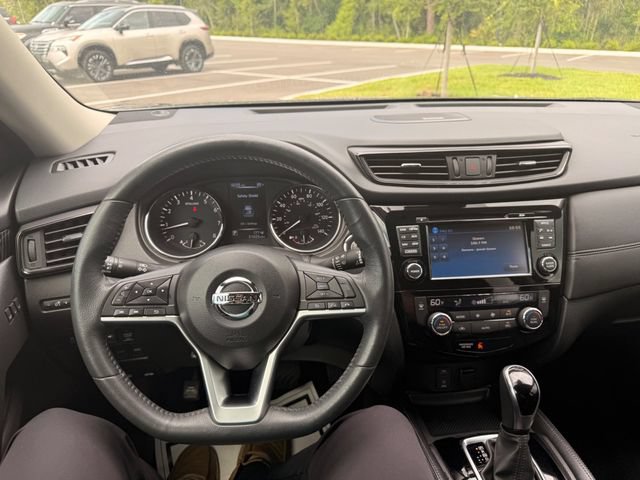 Used 2017 Nissan Rogue SL w/ SL Premium Package FWD image 4