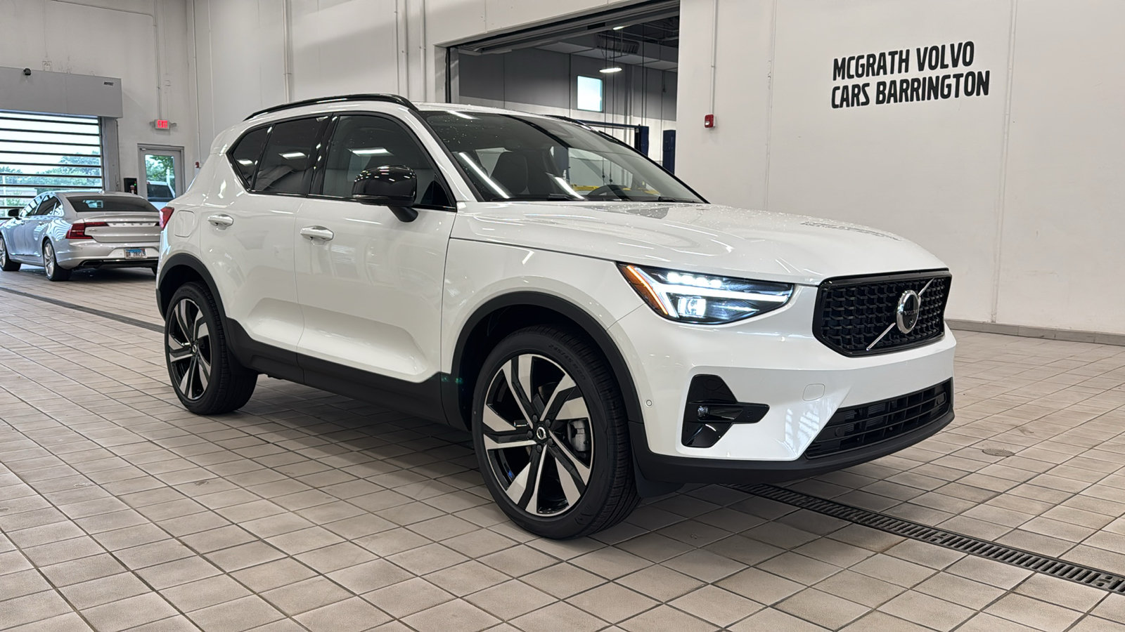 New 2026 Volvo XC40 B5 Ultra w/ Protection Package Premier AWD/4WD image 3