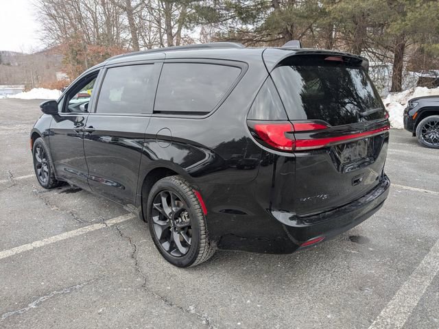 Certified 2022 Chrysler Pacifica Touring-L w/ S Appearance Package AWD/4WD image 8