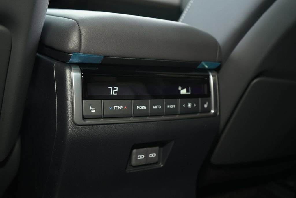 Used 2026 Lexus GX 550 w/ Accessory Package (2T) image 14