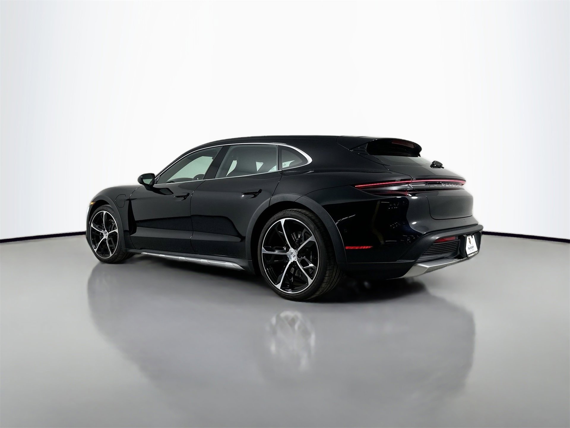 Certified 2025 Porsche Taycan 4S image 3