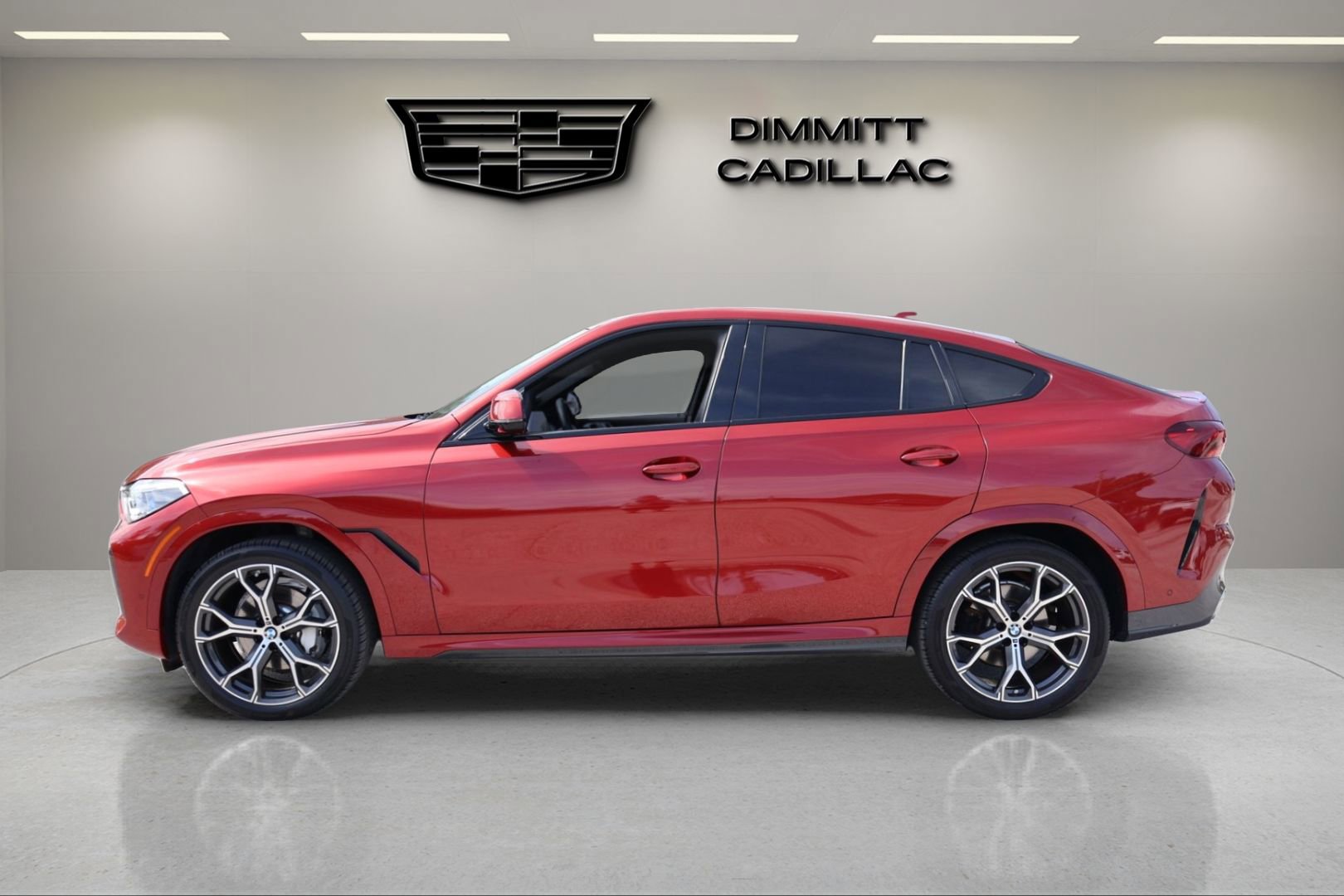 Used 2021 BMW X6 xDrive40i w/ Executive Package AWD/4WD image 2