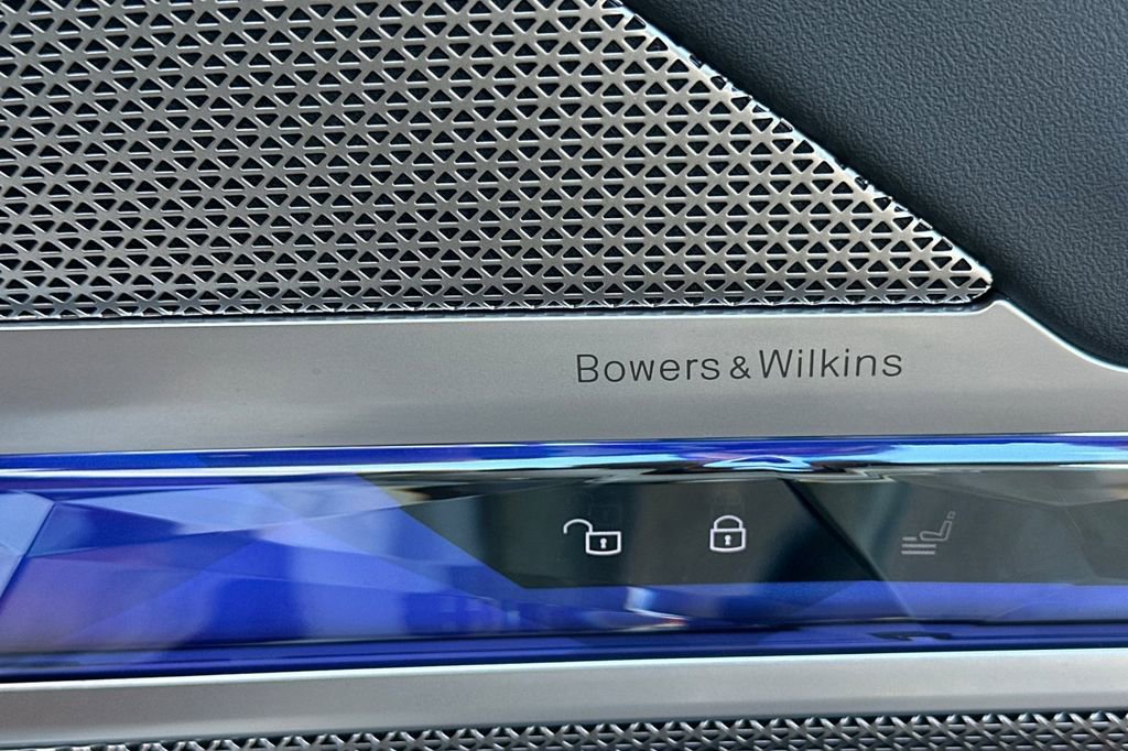 Used 2023 BMW 740i image 19