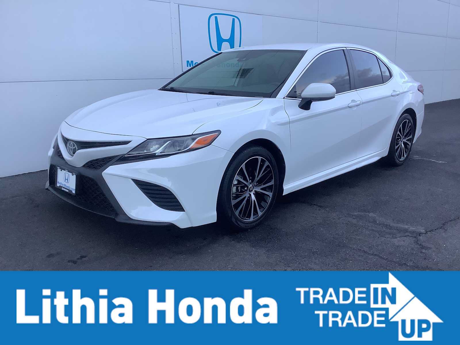 Used 2020 Toyota Camry SE w/ Carpet Mat Package