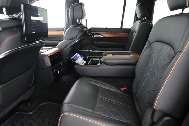 Used 2025 Jeep Grand Wagoneer L Series III w/ Rear Seat Video Group 1 AWD/4WD image 30