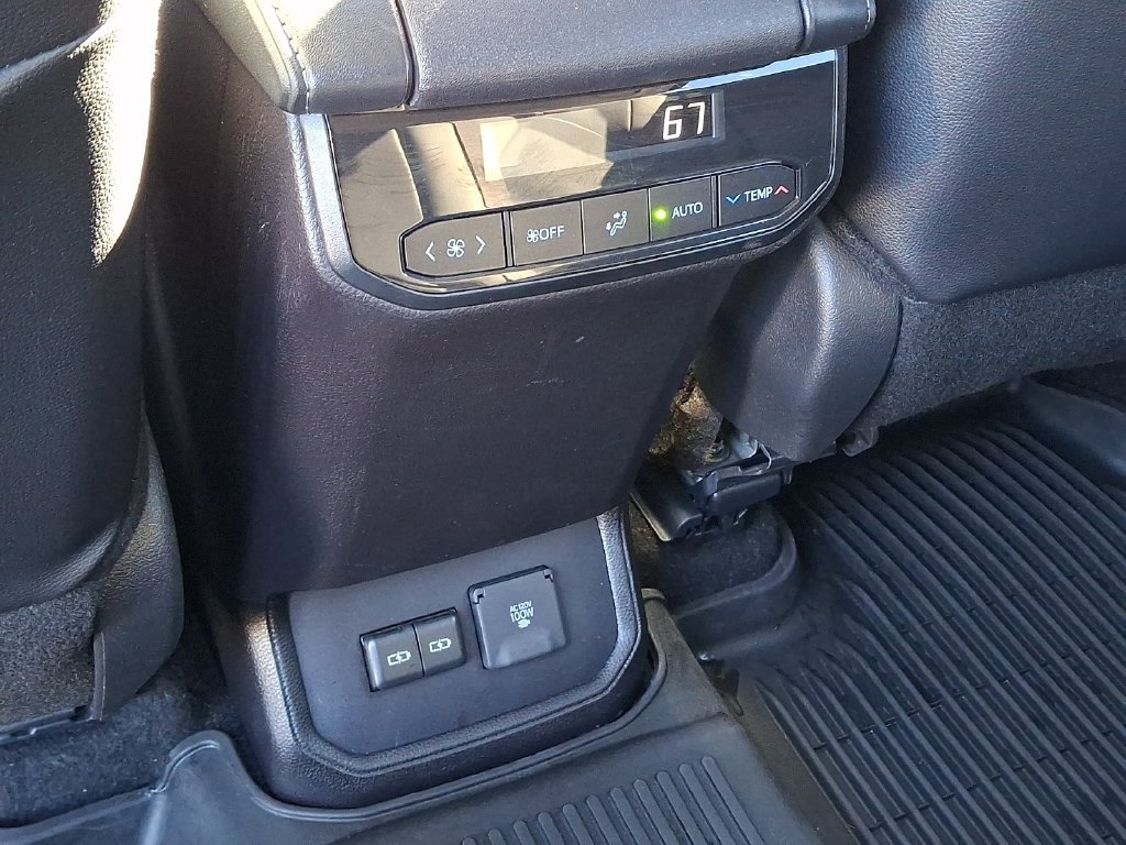 Used 2024 Toyota Highlander Limited AWD/4WD image 11