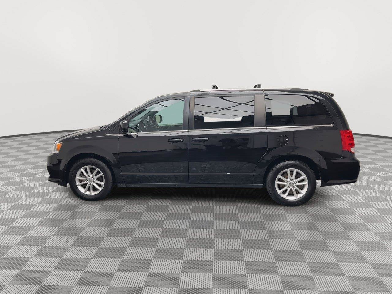 Used 2019 Dodge Grand Caravan SXT FWD image 30