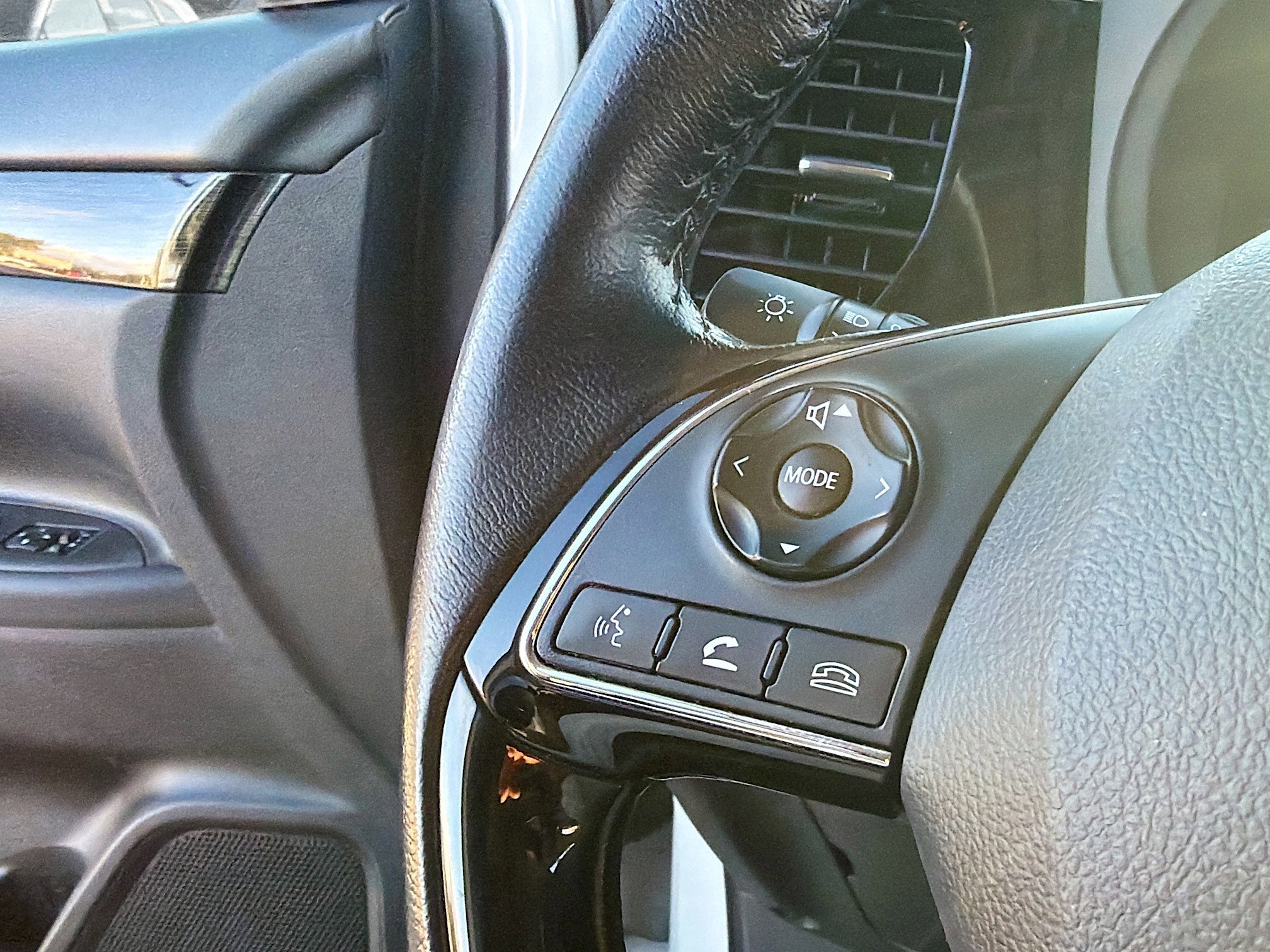 Used 2017 Mitsubishi Outlander SEL image 33