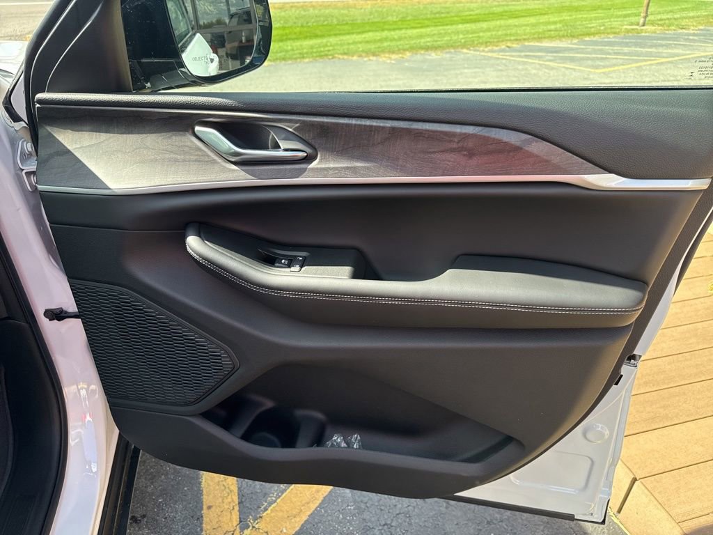 New 2025 Jeep Grand Cherokee L Limited w/ Black Appearance Package image 18