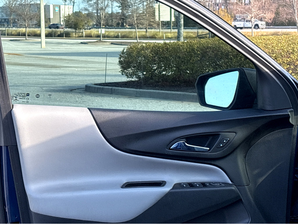 Used 2023 Chevrolet Equinox LS w/ LS Convenience Package image 9