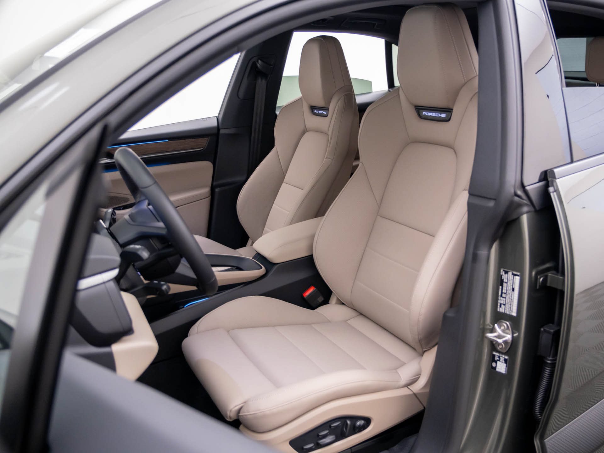 New 2026 Porsche Macan 4 Electric AWD/4WD image 5
