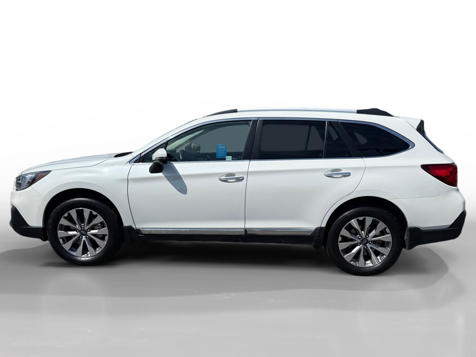 Used 2018 Subaru Outback 2.5i Touring w/ Popular Package #3 AWD/4WD image 2
