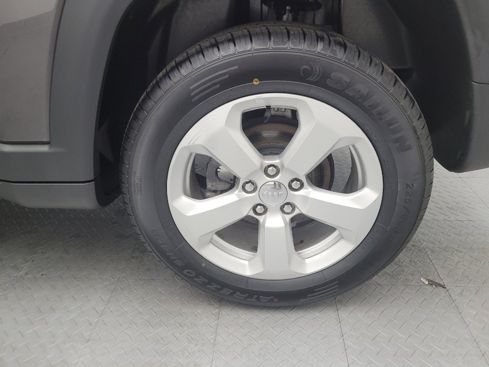 Used 2019 Jeep Compass Latitude w/ Popular Equipment Group AWD/4WD image 31