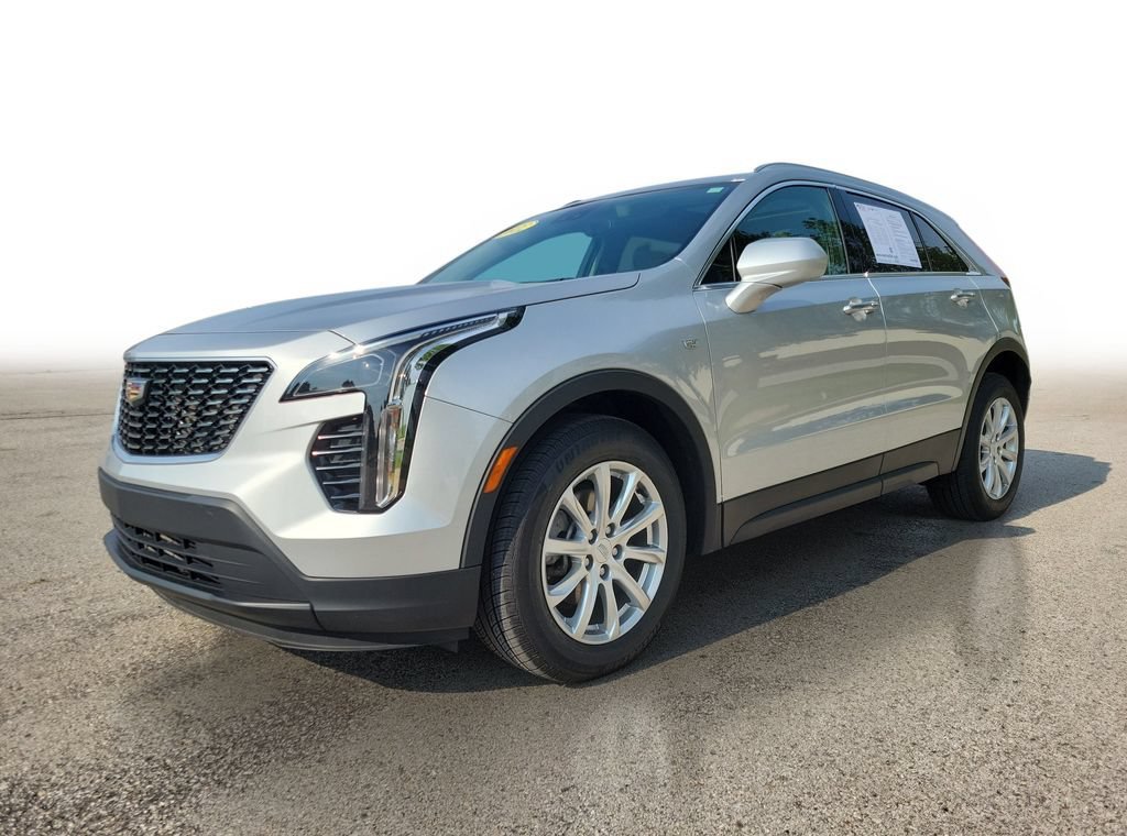 Certified 2022 Cadillac XT4 Luxury w/ Cold Weather Package FWD image 2