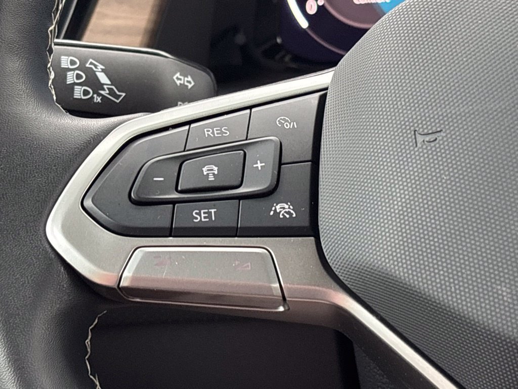 Used 2024 Volkswagen Atlas SE AWD/4WD image 29