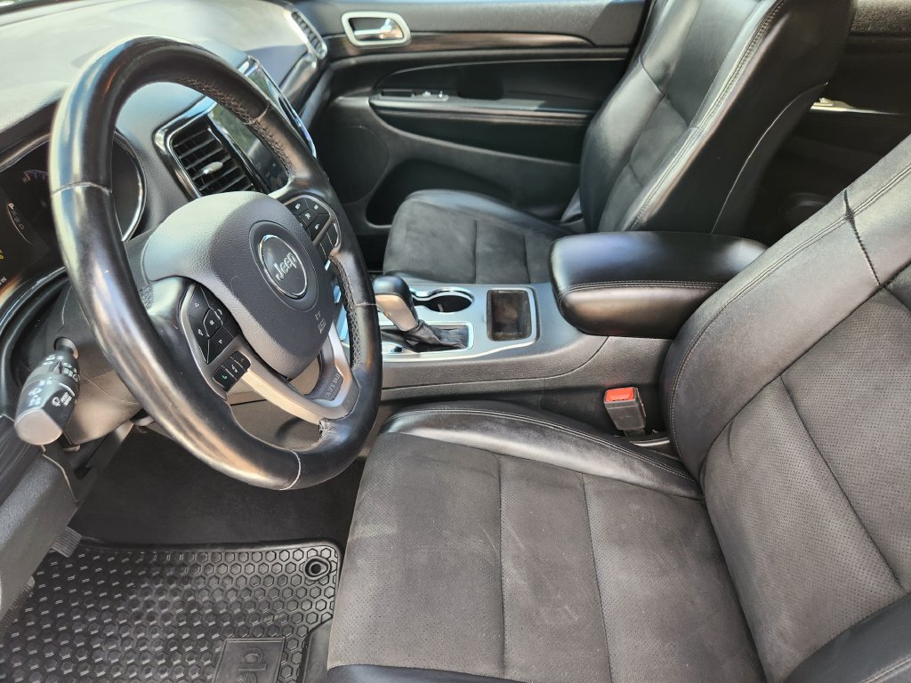 Used 2020 Jeep Grand Cherokee Altitude AWD/4WD image 12