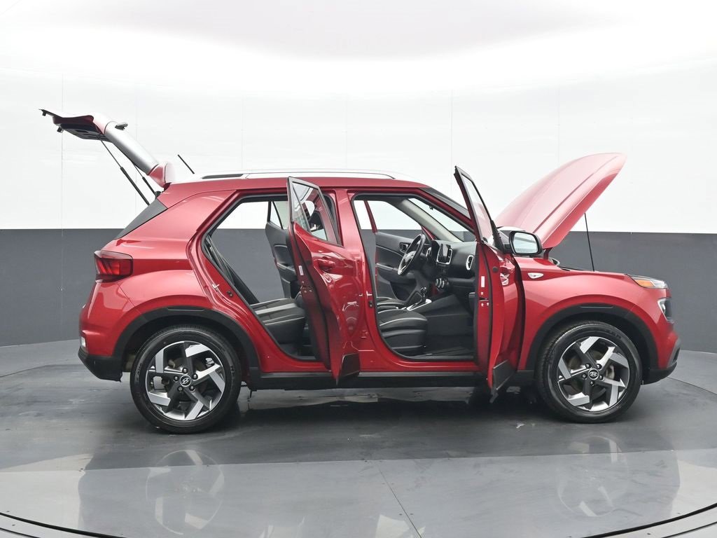 Used 2023 Hyundai Venue Limited image 26