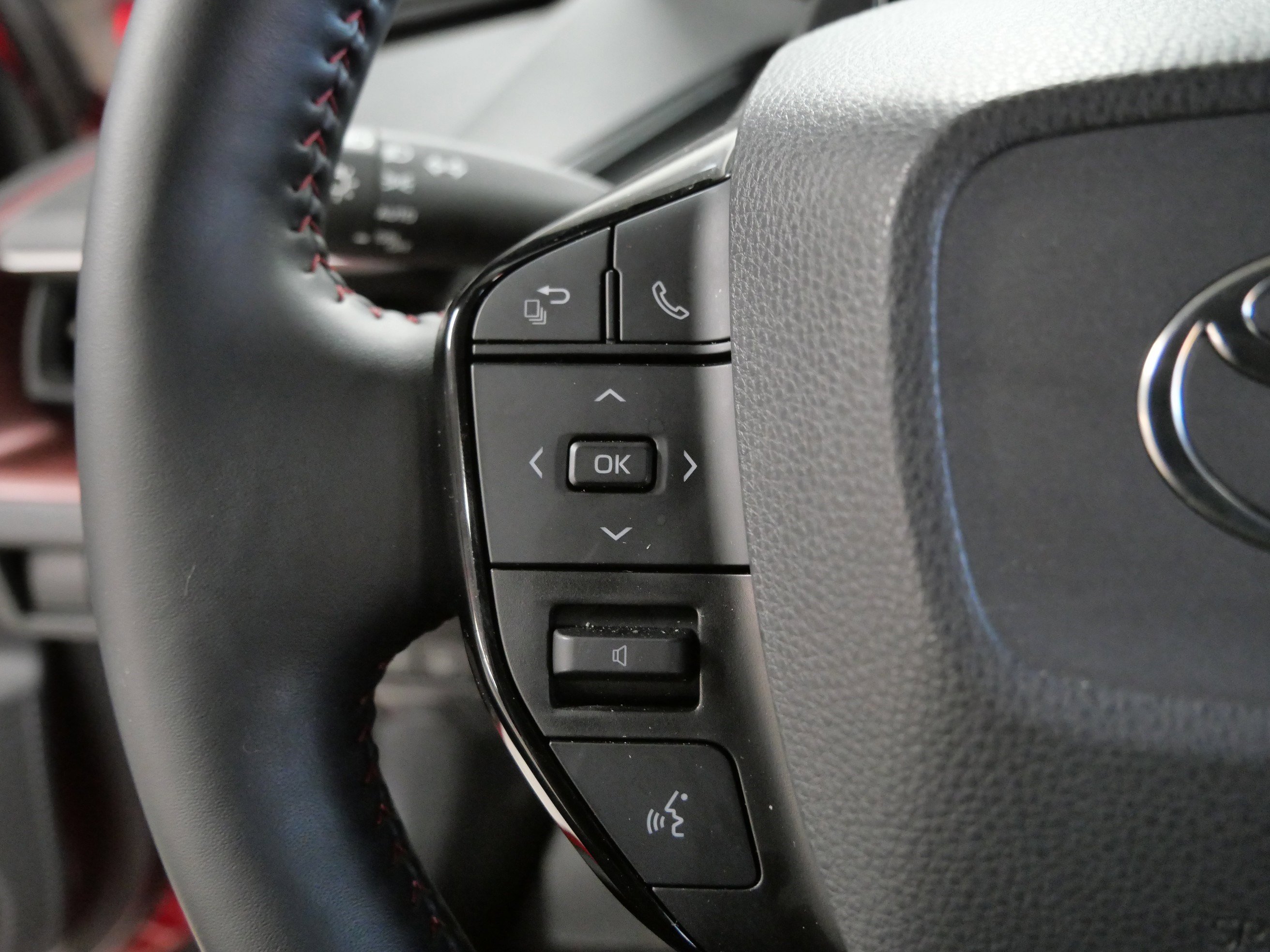 Used 2024 Toyota Prius Prime Premium image 28