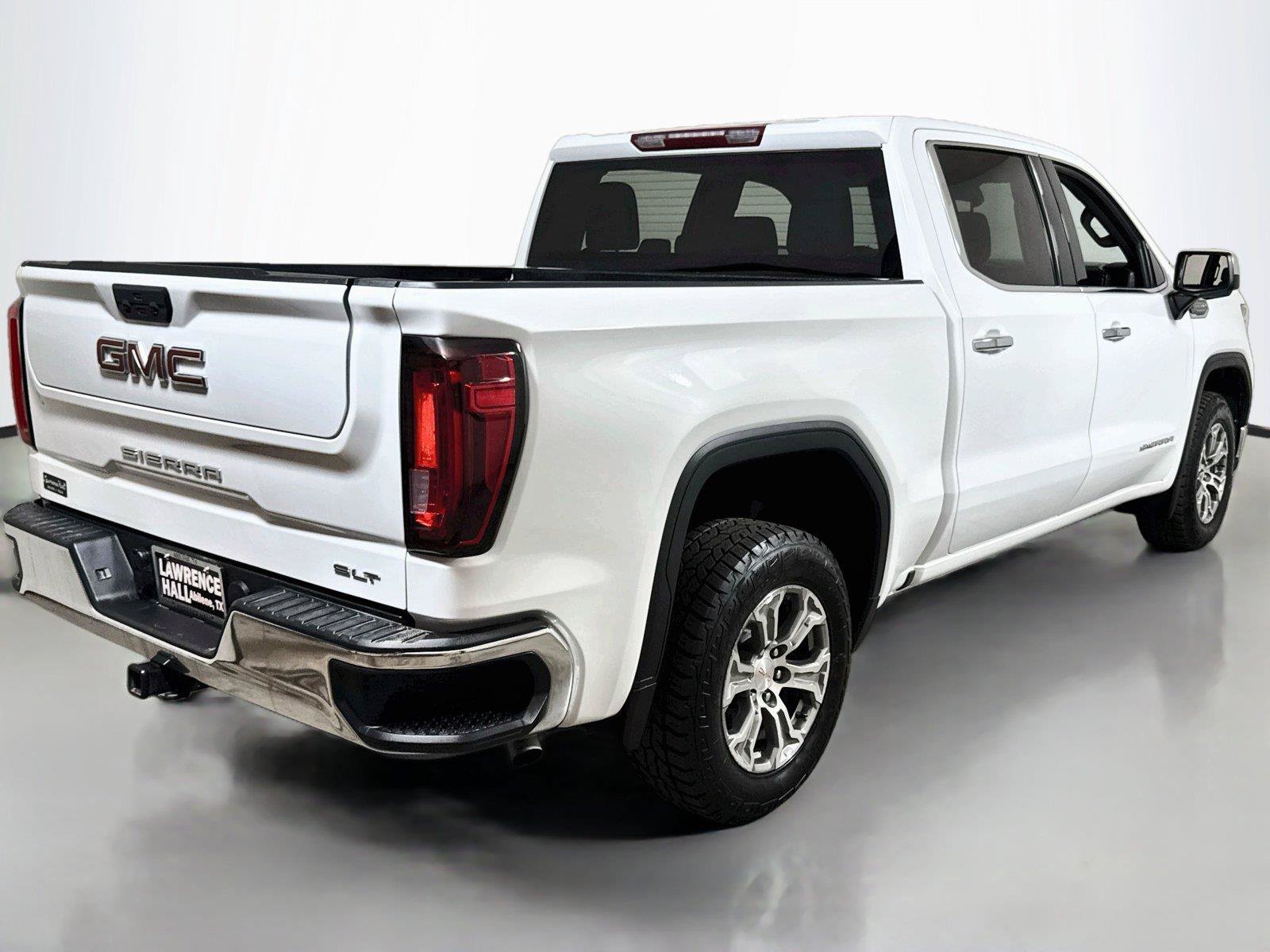 Certified 2025 GMC Sierra 1500 SLT RWD image 4