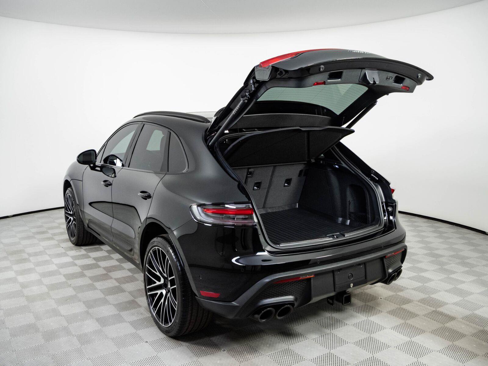 Used 2024 Porsche Macan S AWD/4WD image 33