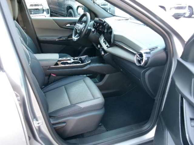 Used 2026 Chevrolet Equinox LT w/ Convenience Package II FWD image 11