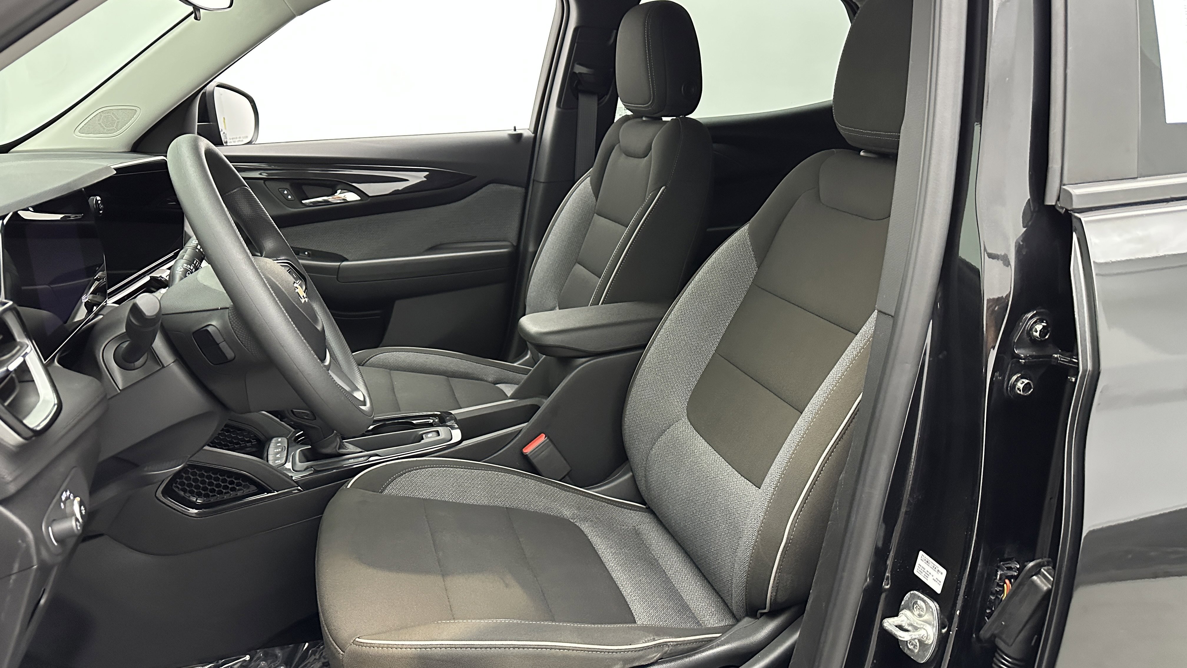 Used 2025 Chevrolet TrailBlazer LT image 25