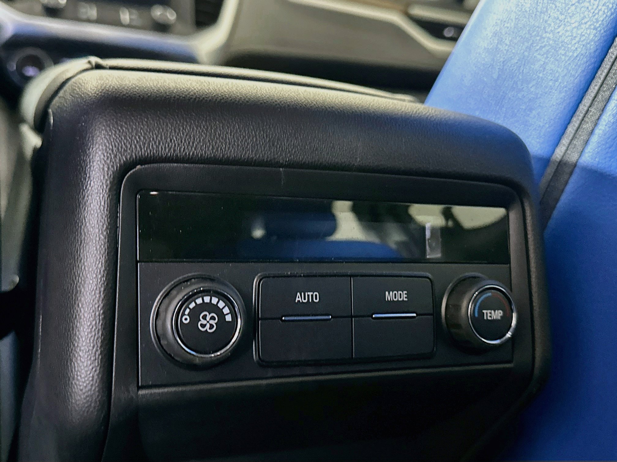 Used 2023 GMC Acadia SLE w/ Driver Convenience Package FWD image 28