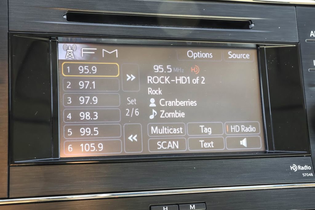 Used 2014 Toyota Avalon Limited image 21