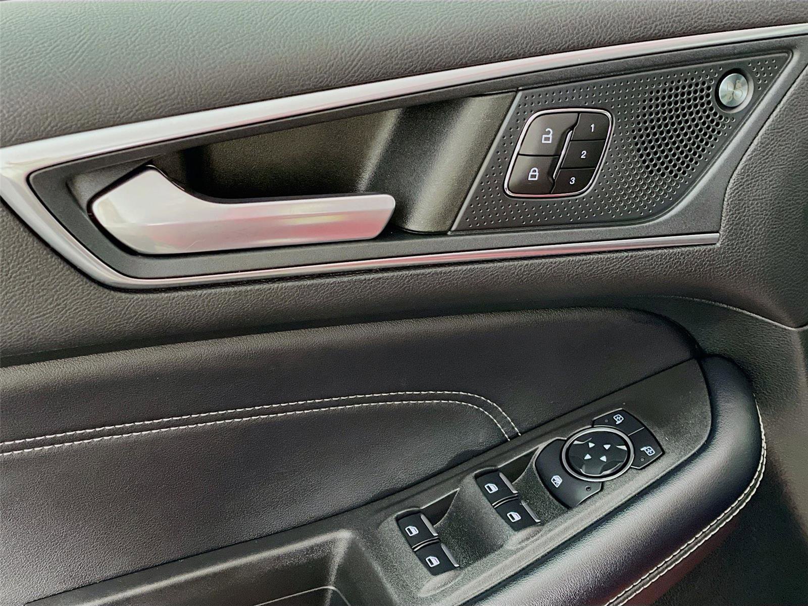 Used 2023 Ford Edge Titanium image 20