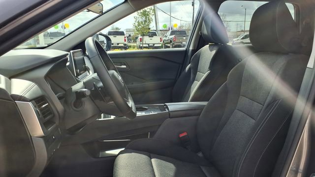 Used 2025 Nissan Rogue SV image 15