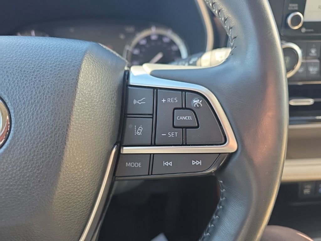 Used 2022 Toyota Highlander XLE image 26