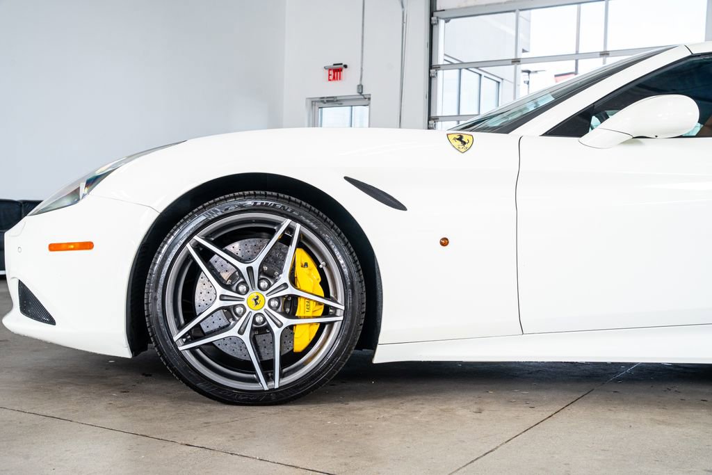 Used 2016 Ferrari California T image 11