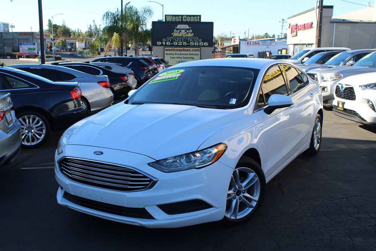 Used 2018 Ford Fusion SE FWD image 2