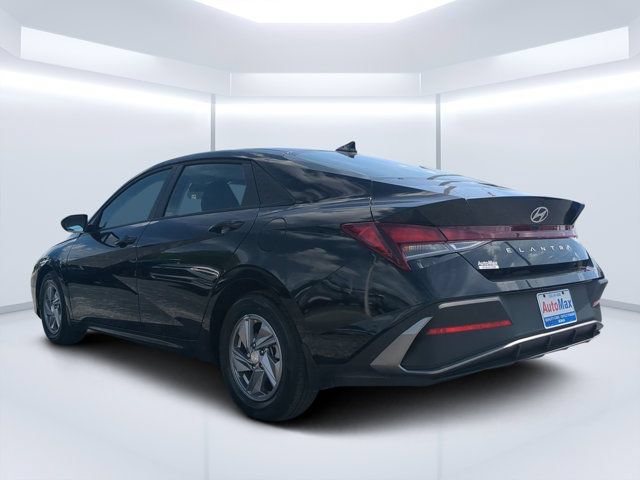 Used 2025 Hyundai Elantra SE FWD image 5