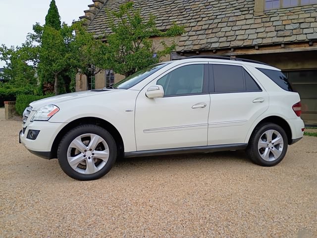 Used 2009 Mercedes-Benz ML 320 BlueTEC 4MATIC image 6