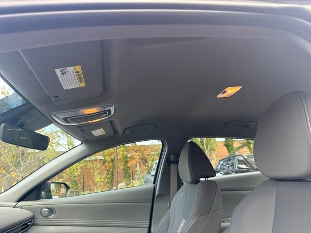 Certified 2025 Hyundai Elantra Sport image 21