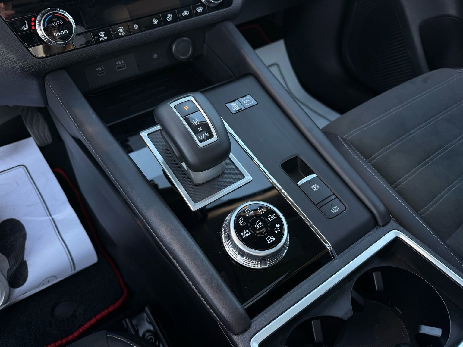 Used 2024 Mitsubishi Outlander SEL image 48