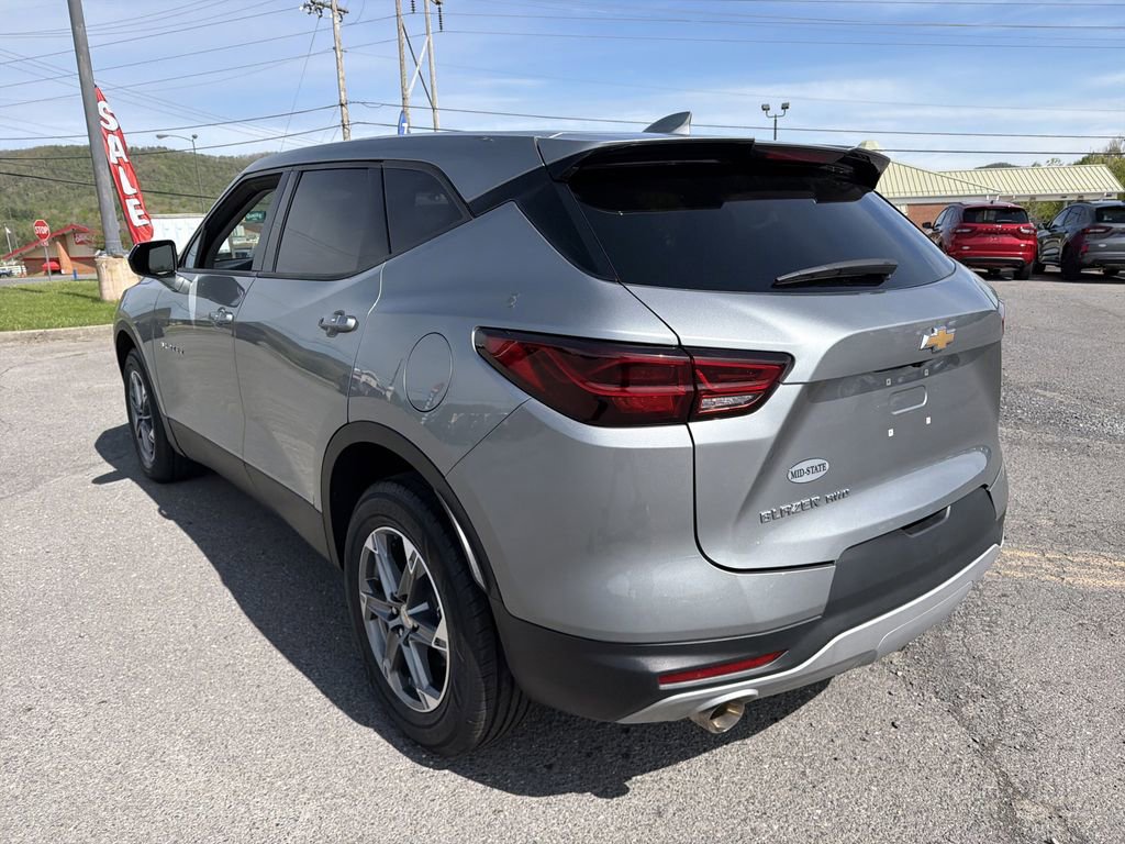 Used 2025 Chevrolet Blazer LT AWD/4WD image 8