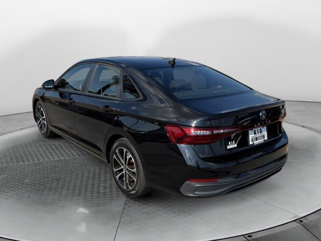 Used 2025 Volkswagen Jetta Sport FWD image 5