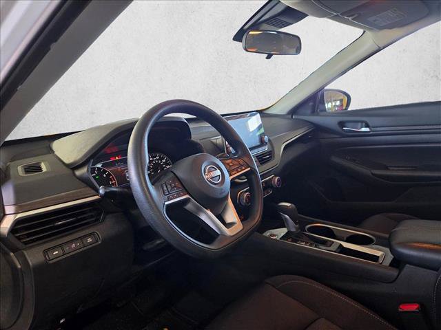 Used 2024 Nissan Altima 2.5 SV FWD image 9
