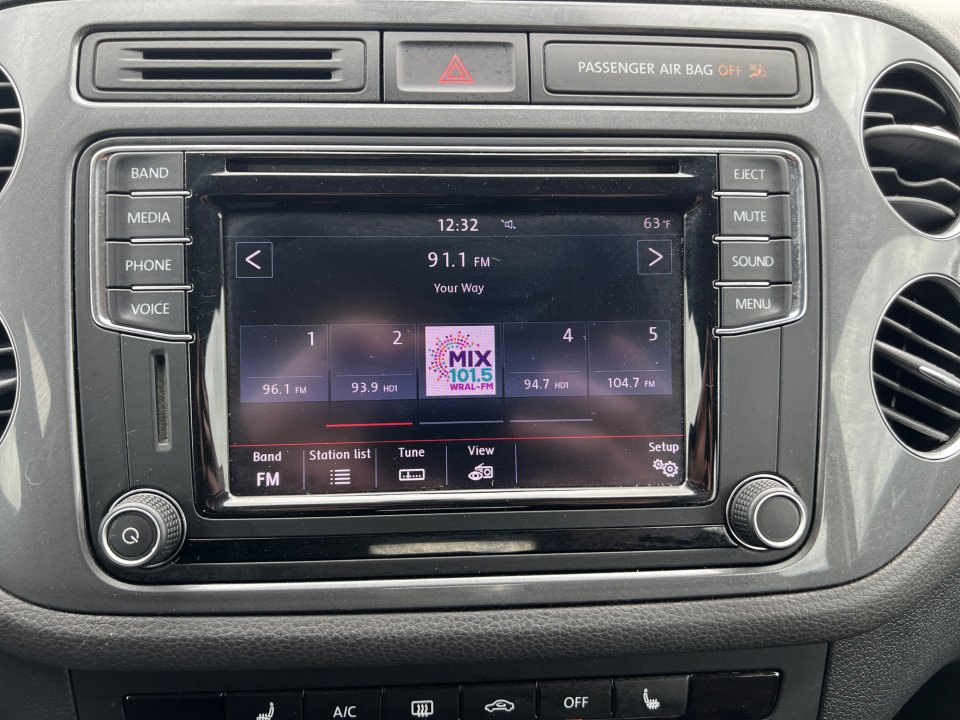 Used 2017 Volkswagen Tiguan S image 21