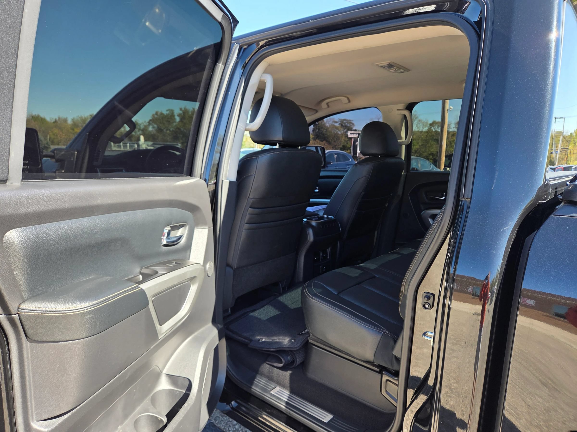 Used 2018 Nissan Titan SL w/ Texas Titan Edition AWD/4WD image 18