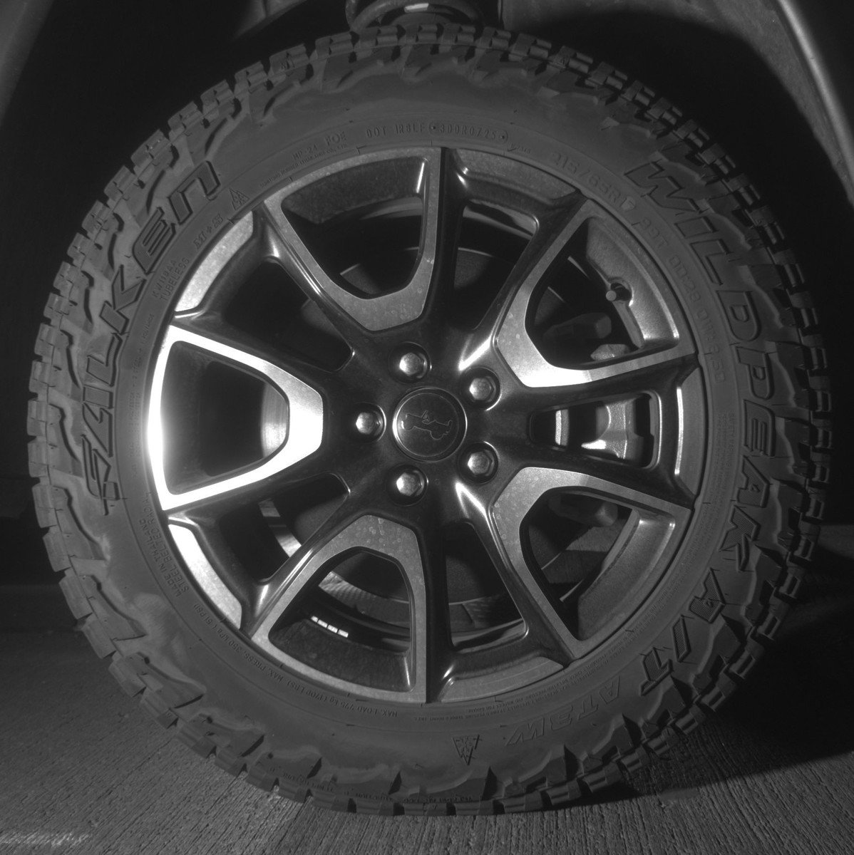 Used 2025 Jeep Compass Trailhawk image 13