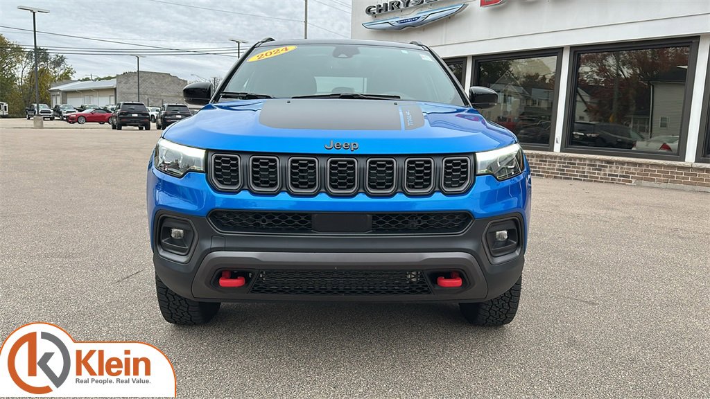 Used 2024 Jeep Compass Trailhawk w/ Trailhawk Elite Group image 2