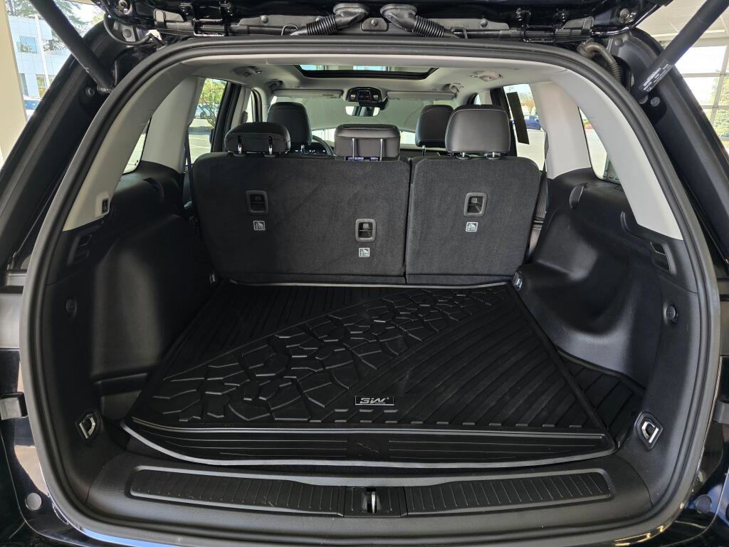 Used 2023 Jeep Grand Cherokee Limited w/ Trailer Tow Prep Group (B) image 17