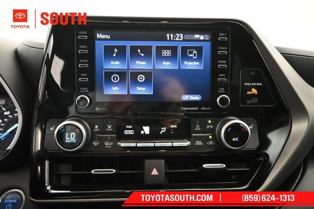Used 2021 Toyota Highlander XLE AWD/4WD image 14