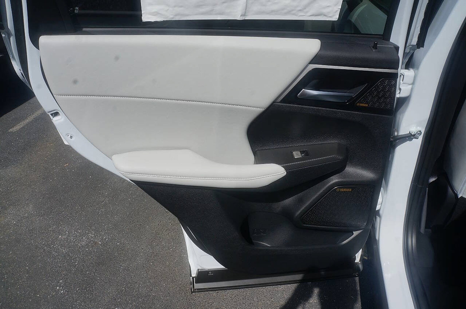 New 2025 Mitsubishi Outlander SE image 18